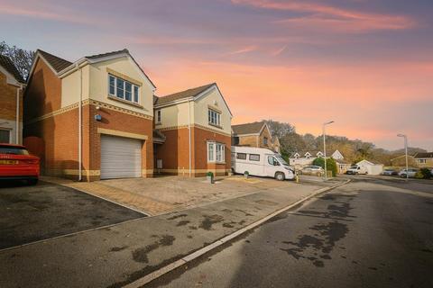 Clos Cae Pwll, Treharris, CF46
