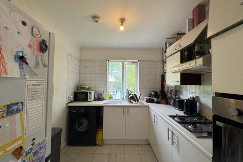 2 bedroom maisonette to rent, Laleham Avenue, London