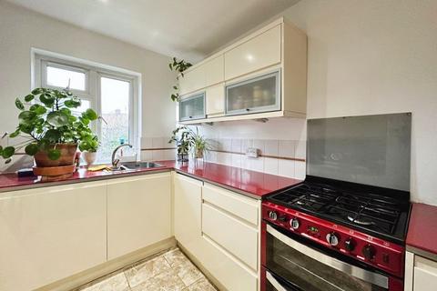 2 bedroom maisonette for sale, Westmere Drive, London