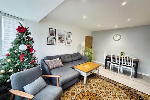 2 bedroom maisonette for sale, Westmere Drive, London