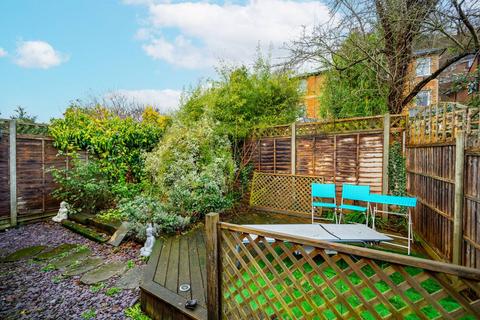 40 Chalk Road, Godalming, GU7 2AD