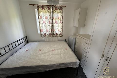 1 bedroom in a house share to rent, Halsway, HAYES UB3