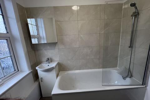 2 bedroom property to rent, Edgware HA8