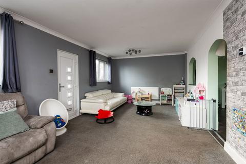 3 bedroom end of terrace house for sale, Gordon Avenue, Queenborough ME11