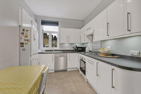 2 bedroom apartment to rent, Lurline Gardens, London