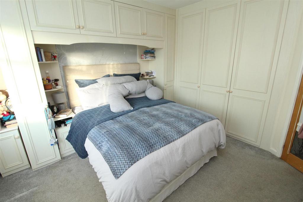 Bed1a.JPG