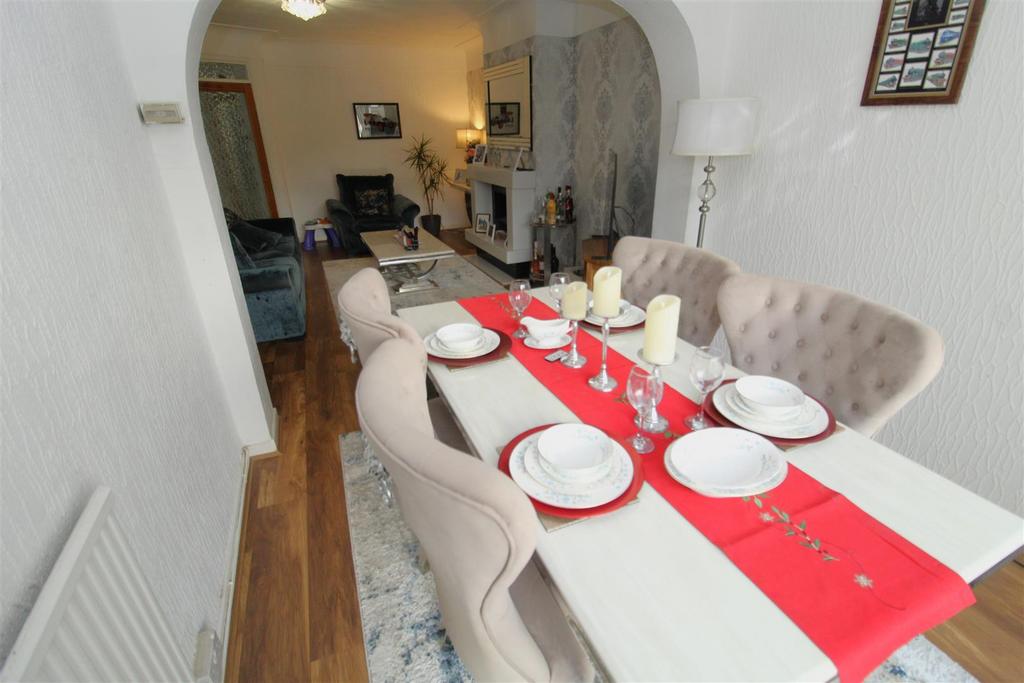 Dining1.JPG