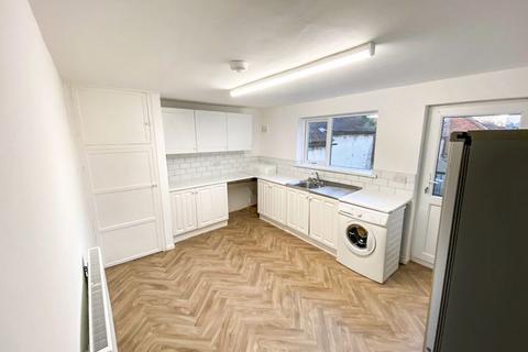 2 bedroom apartment to rent, Queen Street, Bottesford, Nottingham, NG13 0AH