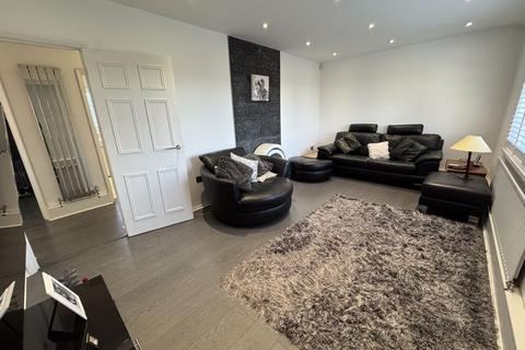 2 bedroom maisonette for sale, Harvey Road, Northolt