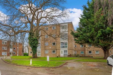 7, Pamir Court, 36 Worcester Road, Sutton, SM2 6PJ