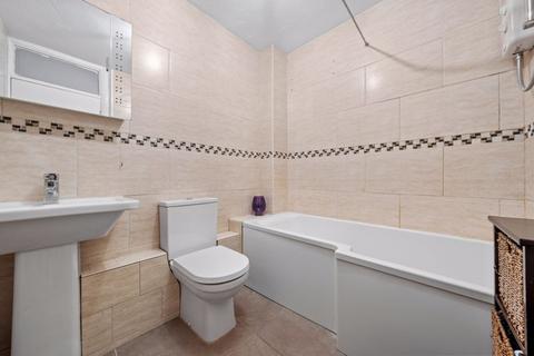 7, Pamir Court, 36 Worcester Road, Sutton, SM2 6PJ