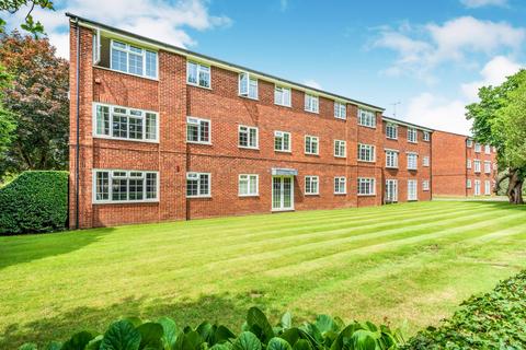 2 bedroom apartment to rent, Ravenscroft Court, Horsham