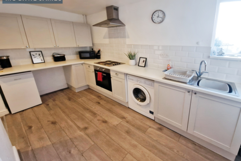 2 bedroom apartment to rent, Wordsworth Avenue