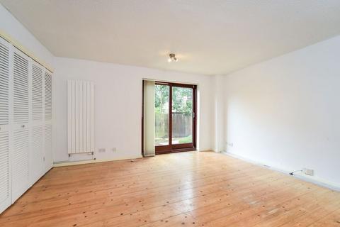 Studio to rent, Maiden Place, Lower Earley