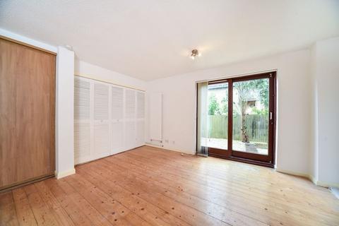 Studio to rent, Maiden Place, Lower Earley