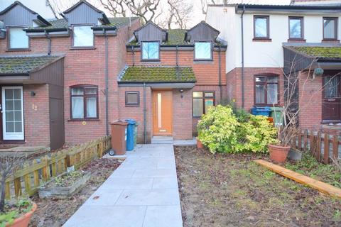 3 bedroom terraced house to rent, Oakdene Close, Hatch End