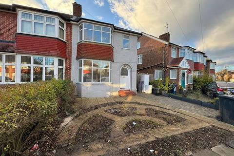 4 bedroom semi-detached house to rent, Oakwood Crescent, Greenford, UB6