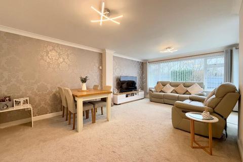 5 bedroom detached house for sale, Gatehill Gardens, Barton Hills, Luton, Bedfordshire, LU3 4EZ