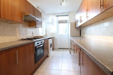 3 bedroom semi-detached house to rent, Edgware HA8