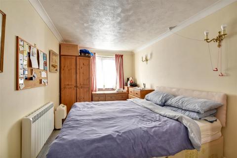 1 bedroom retirement property for sale, Strand Quay, Rye