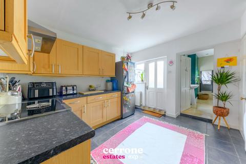 32 Castle Road, Studley, B80 7LS