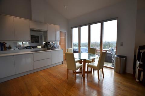 2 bedroom apartment to rent, Buckhurst Hill, Essex, IG9