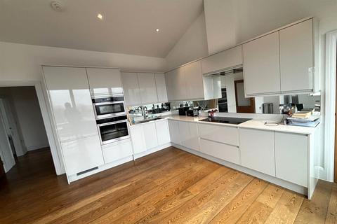 2 bedroom apartment to rent, Buckhurst Hill, Essex, IG9