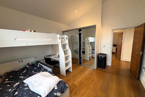 2 bedroom apartment to rent, Buckhurst Hill, Essex, IG9