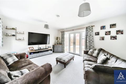 35 Field View, Brackley, NN13 6BL