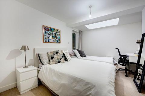 2 bedroom flat for sale, Nassington Road, London NW3