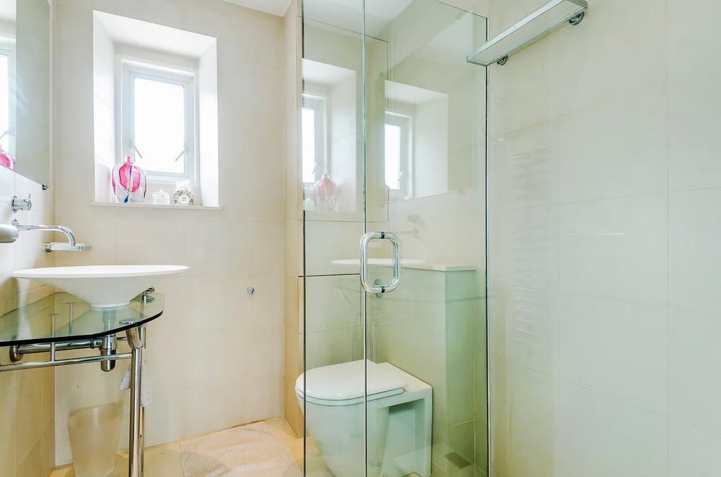 2nd Shower Room