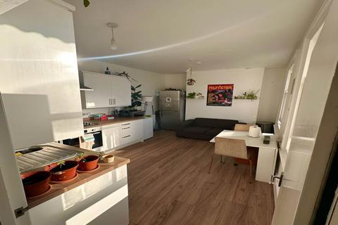 4 bedroom flat to rent, North Street, East Sussex BN1