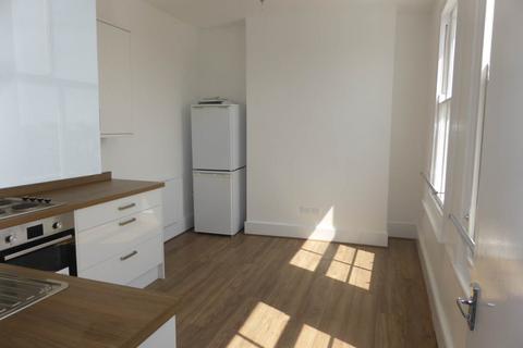 4 bedroom flat to rent, North Street, East Sussex BN1