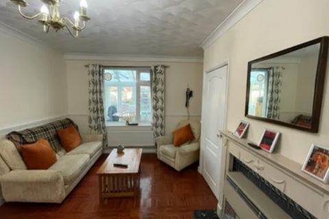 4 bedroom terraced house to rent, Stevenson Road