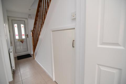 2 bedroom terraced house to rent, Celtic Close, York