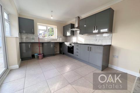 4 bedroom semi-detached house to rent, Elmcroft Avenue, London N9