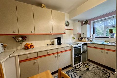 1 bedroom flat for sale, Petersfield Avenue, Romford