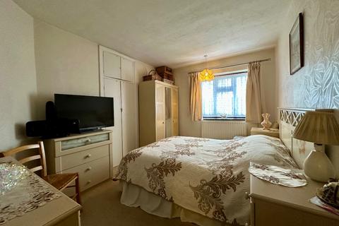 1 bedroom flat for sale, Petersfield Avenue, Romford