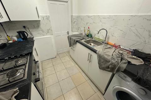 3 bedroom terraced house to rent, London E12