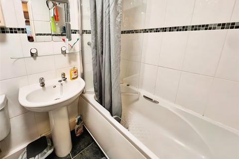 2 bedroom flat for sale, Burton Road, Burton-on-Trent DE14