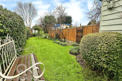 35 Common Lane, Dartford, DA2 7DE