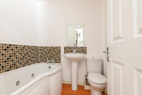 4 bedroom end of terrace house for sale, Castle Lodge Avenue, Leeds LS26