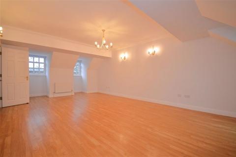 3 bedroom flat to rent, St Peters Street, St Albans