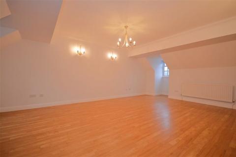 3 bedroom flat to rent, St Peters Street, St Albans