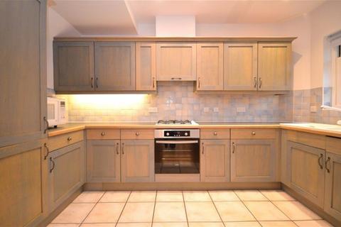 3 bedroom flat to rent, St Peters Street, St Albans