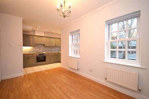 3 bedroom flat to rent, St Peters Street, St Albans