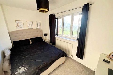 2 bedroom terraced house for sale, The Spinney, West Yorkshire LS9