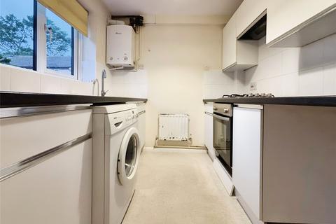 2 bedroom terraced house to rent, Tresillian Gardens, Southampton SO18