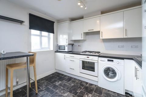 2 bedroom flat to rent, Fernbeck Close, Bolton BL4