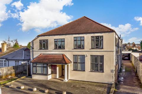 Flat 9, 18 Avenue Road, Sutton, SM2 6JD